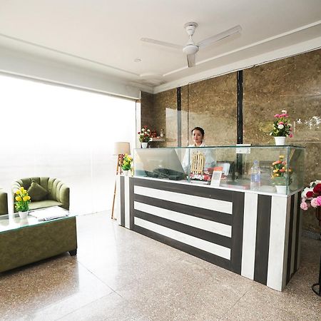Hotel Tanvi Premium Residency Near Artemis Hospital, Gurugram à Gurgaon Extérieur photo