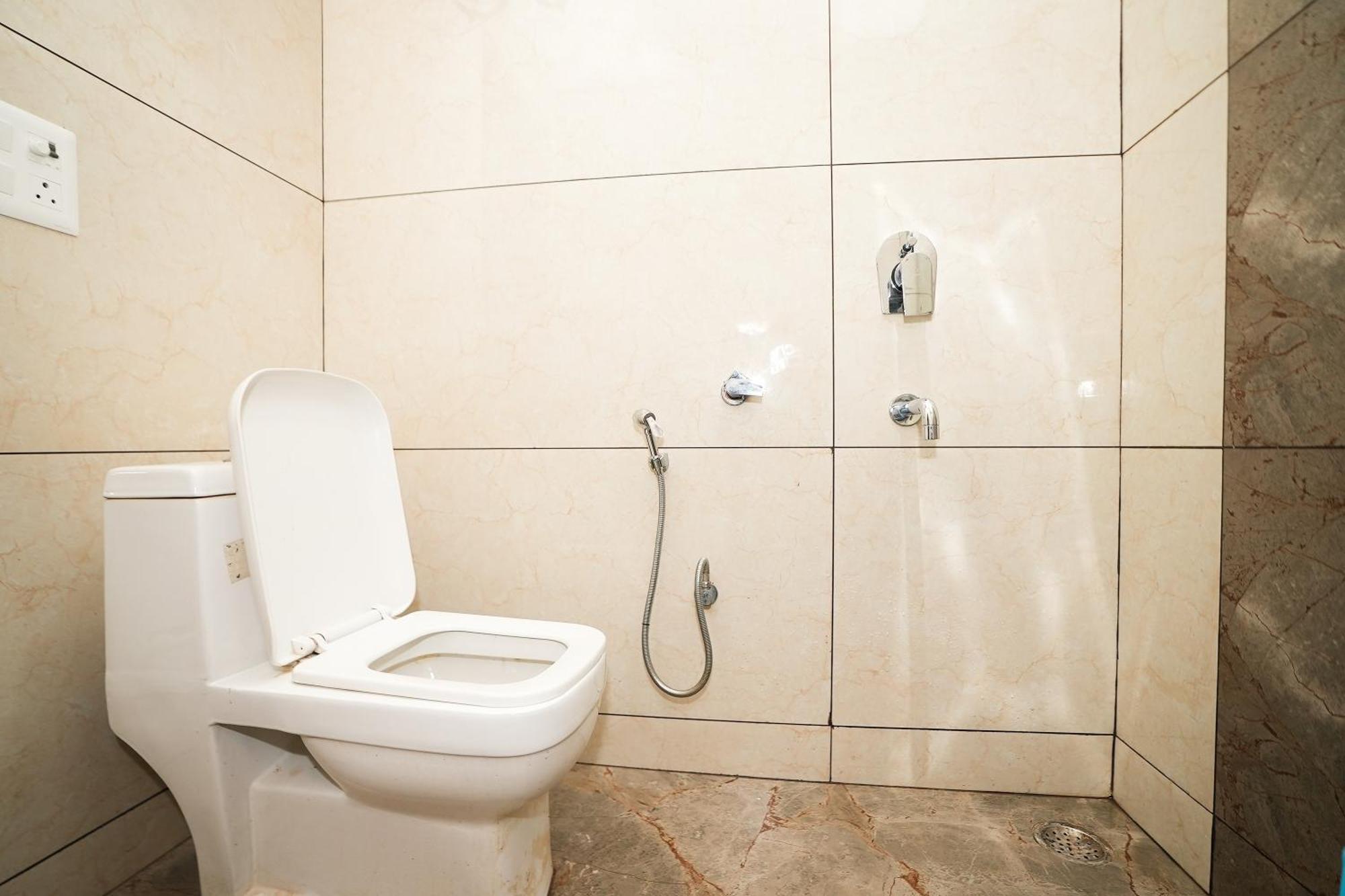 Hotel Tanvi Premium Residency Near Artemis Hospital, Gurugram à Gurgaon Extérieur photo