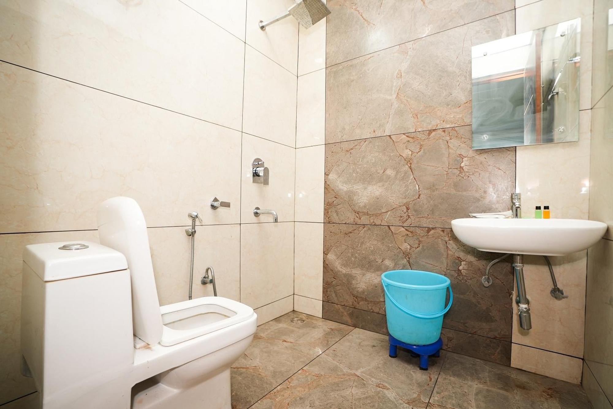 Hotel Tanvi Premium Residency Near Artemis Hospital, Gurugram à Gurgaon Extérieur photo