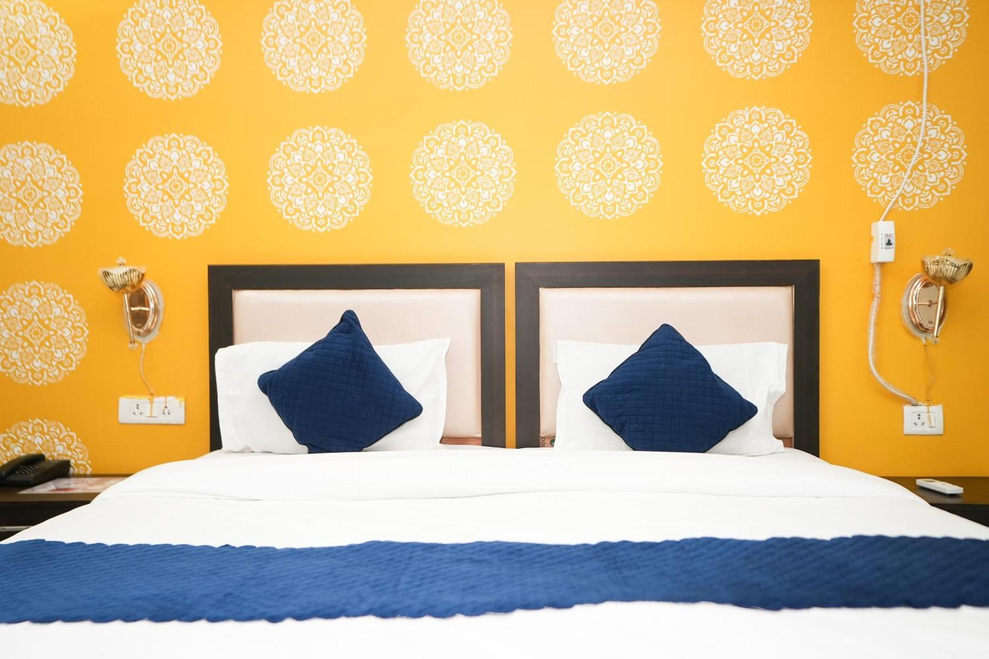 Hotel Tanvi Premium Residency Near Artemis Hospital, Gurugram à Gurgaon Extérieur photo