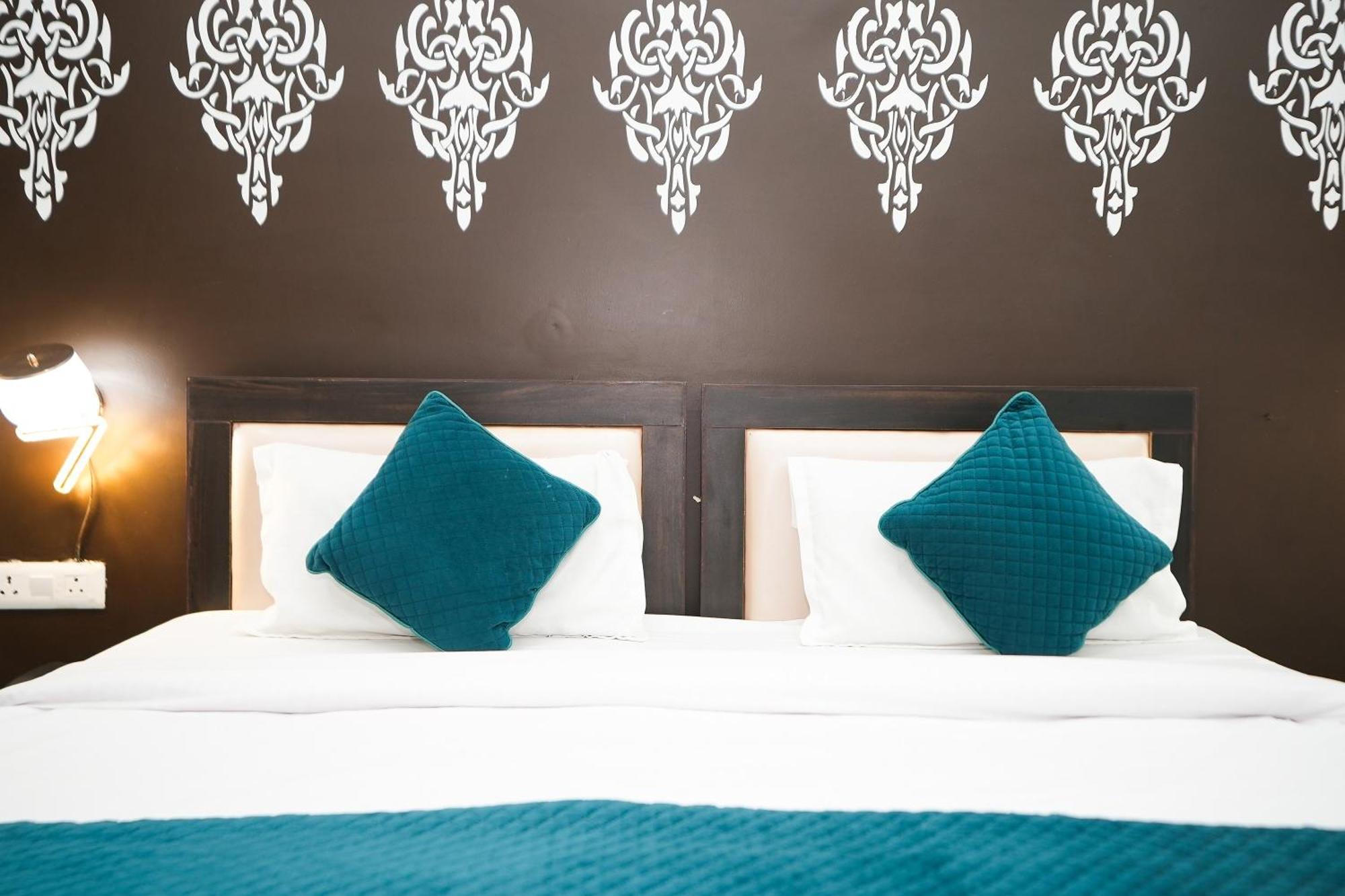 Hotel Tanvi Premium Residency Near Artemis Hospital, Gurugram à Gurgaon Extérieur photo