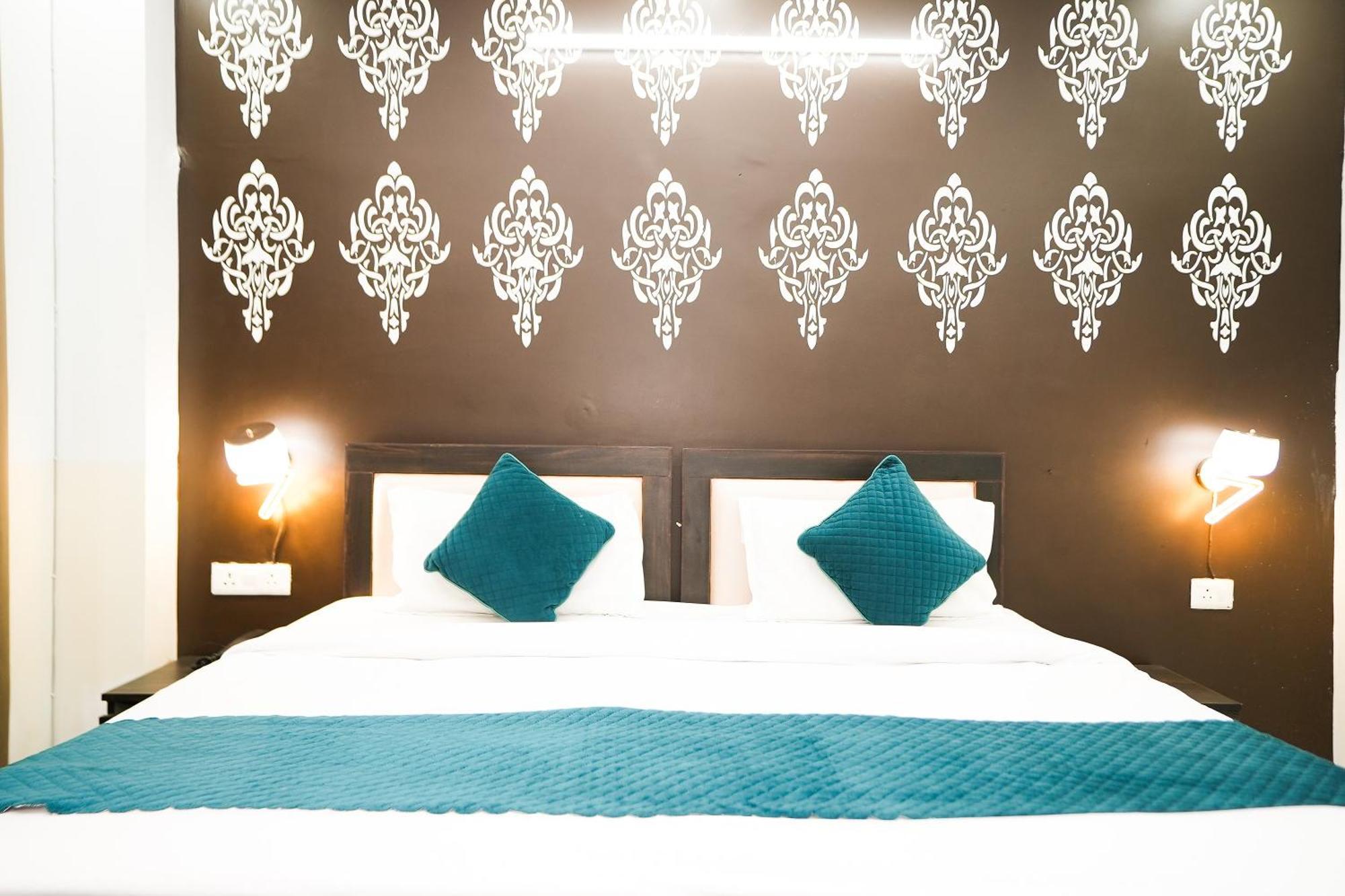 Hotel Tanvi Premium Residency Near Artemis Hospital, Gurugram à Gurgaon Extérieur photo