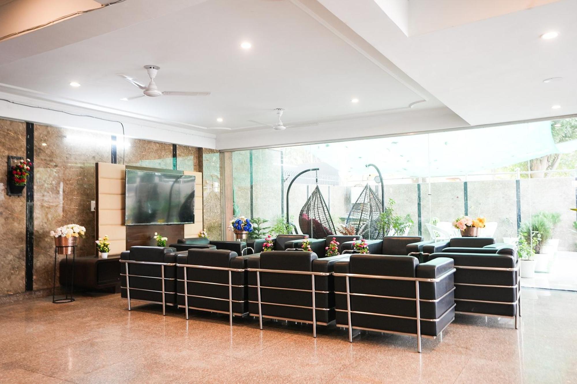 Hotel Tanvi Premium Residency Near Artemis Hospital, Gurugram à Gurgaon Extérieur photo