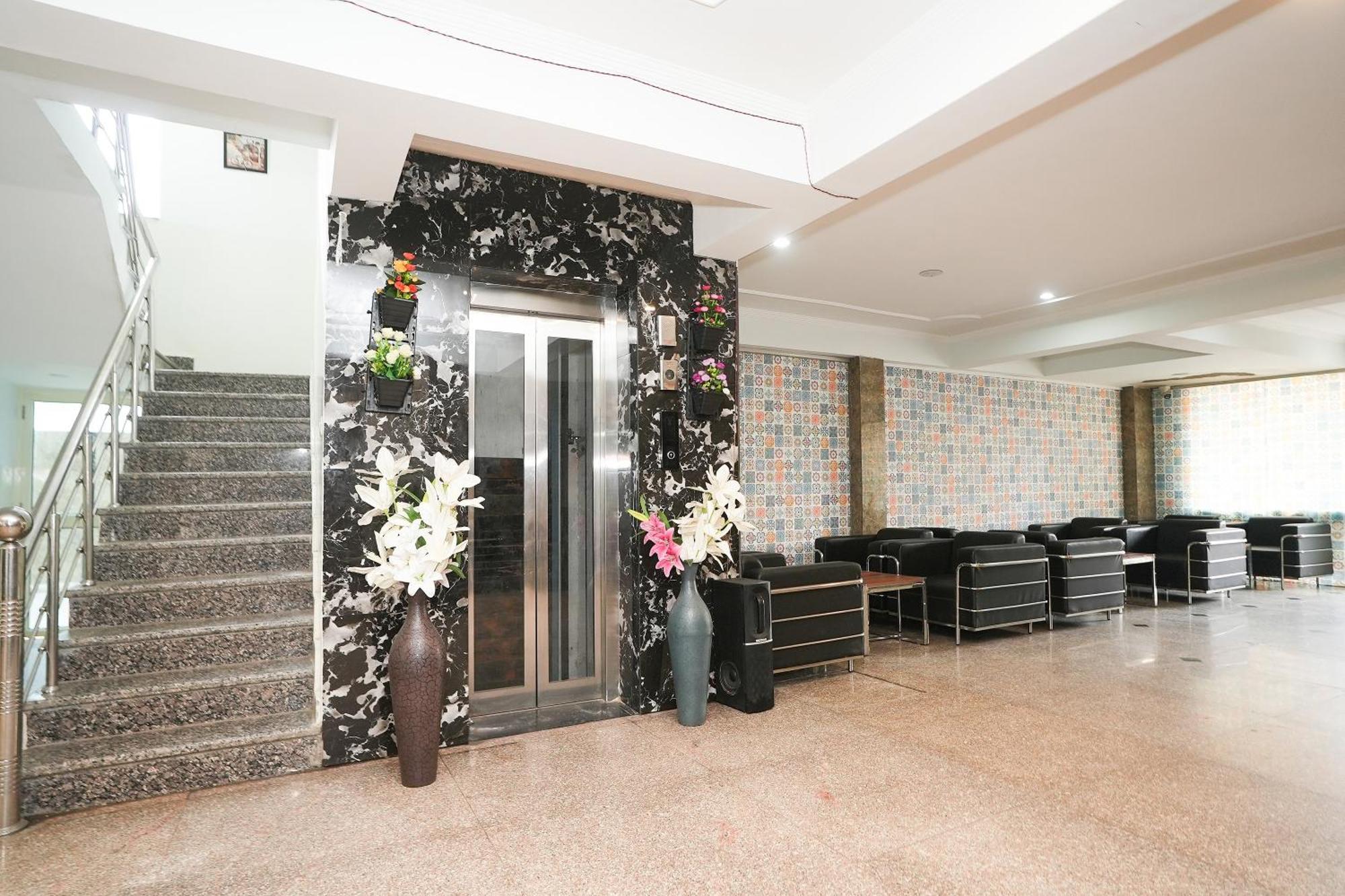 Hotel Tanvi Premium Residency Near Artemis Hospital, Gurugram à Gurgaon Extérieur photo
