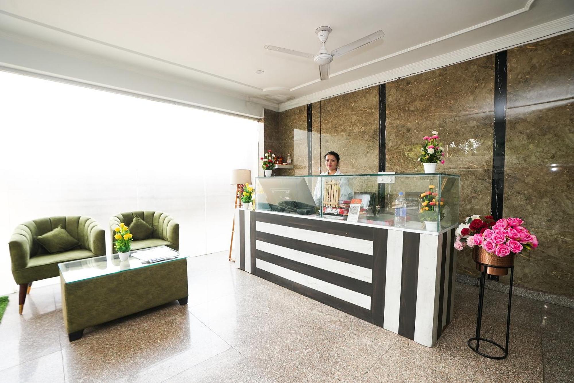 Hotel Tanvi Premium Residency Near Artemis Hospital, Gurugram à Gurgaon Extérieur photo