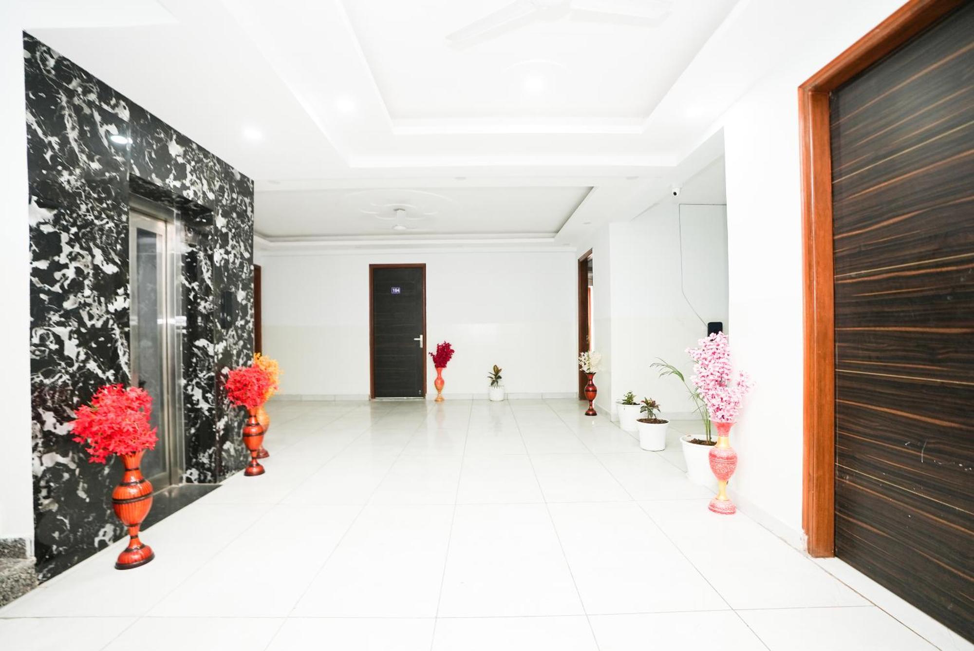 Hotel Tanvi Premium Residency Near Artemis Hospital, Gurugram à Gurgaon Extérieur photo