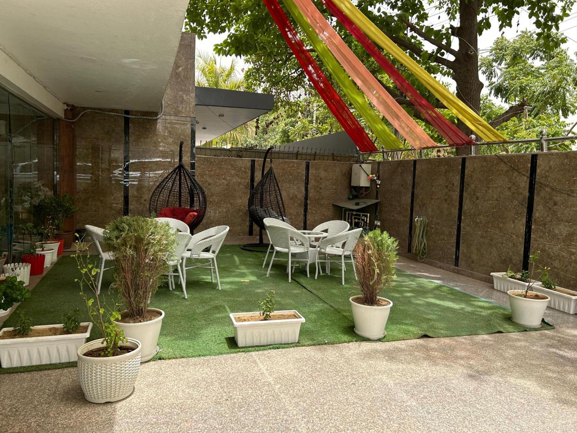 Hotel Tanvi Premium Residency Near Artemis Hospital, Gurugram à Gurgaon Extérieur photo