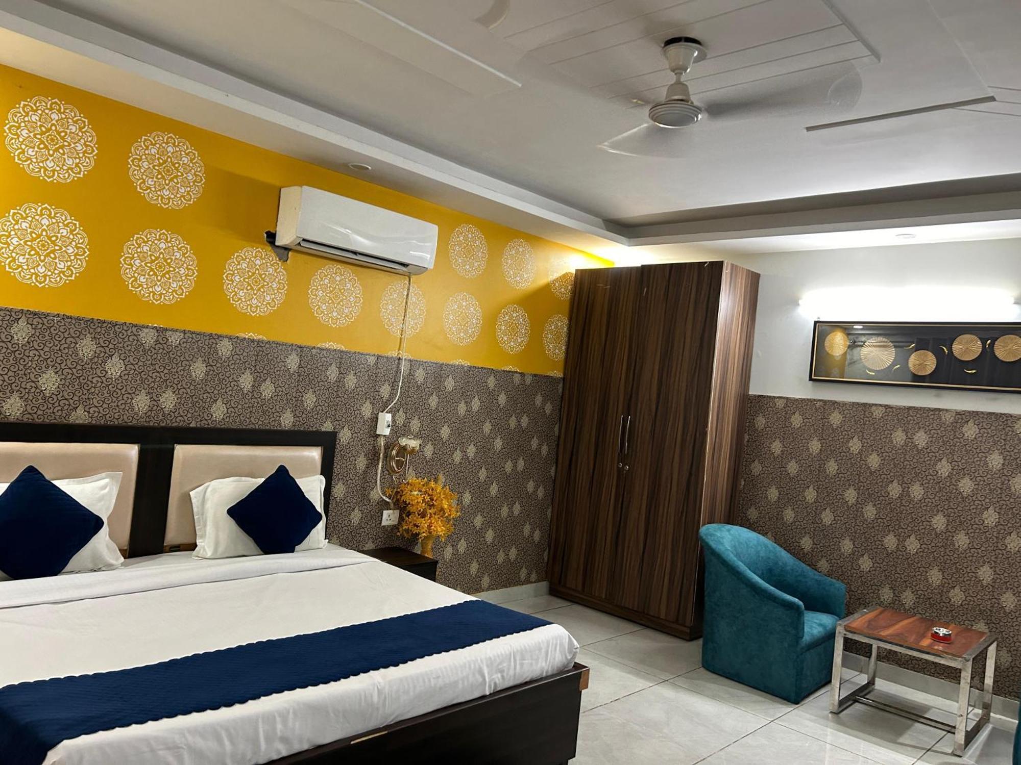 Hotel Tanvi Premium Residency Near Artemis Hospital, Gurugram à Gurgaon Extérieur photo