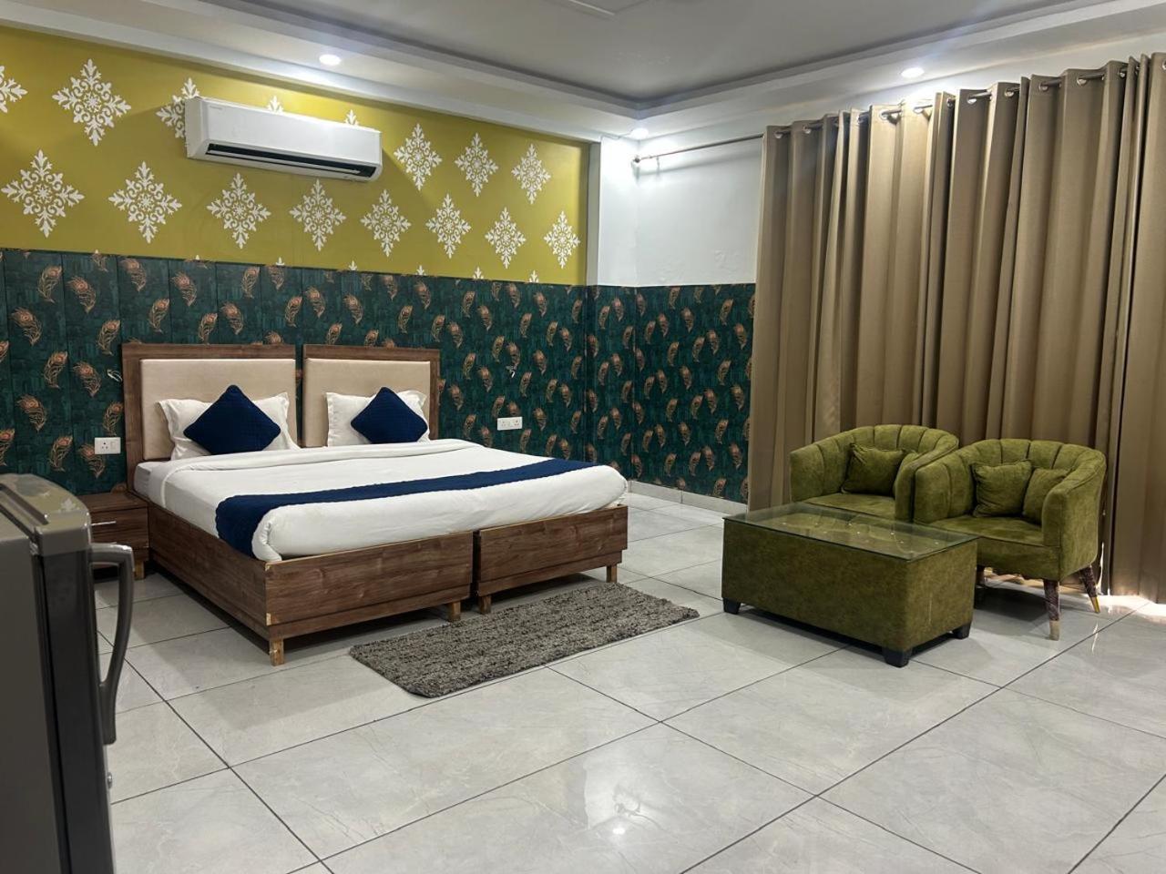 Hotel Tanvi Premium Residency Near Artemis Hospital, Gurugram à Gurgaon Extérieur photo