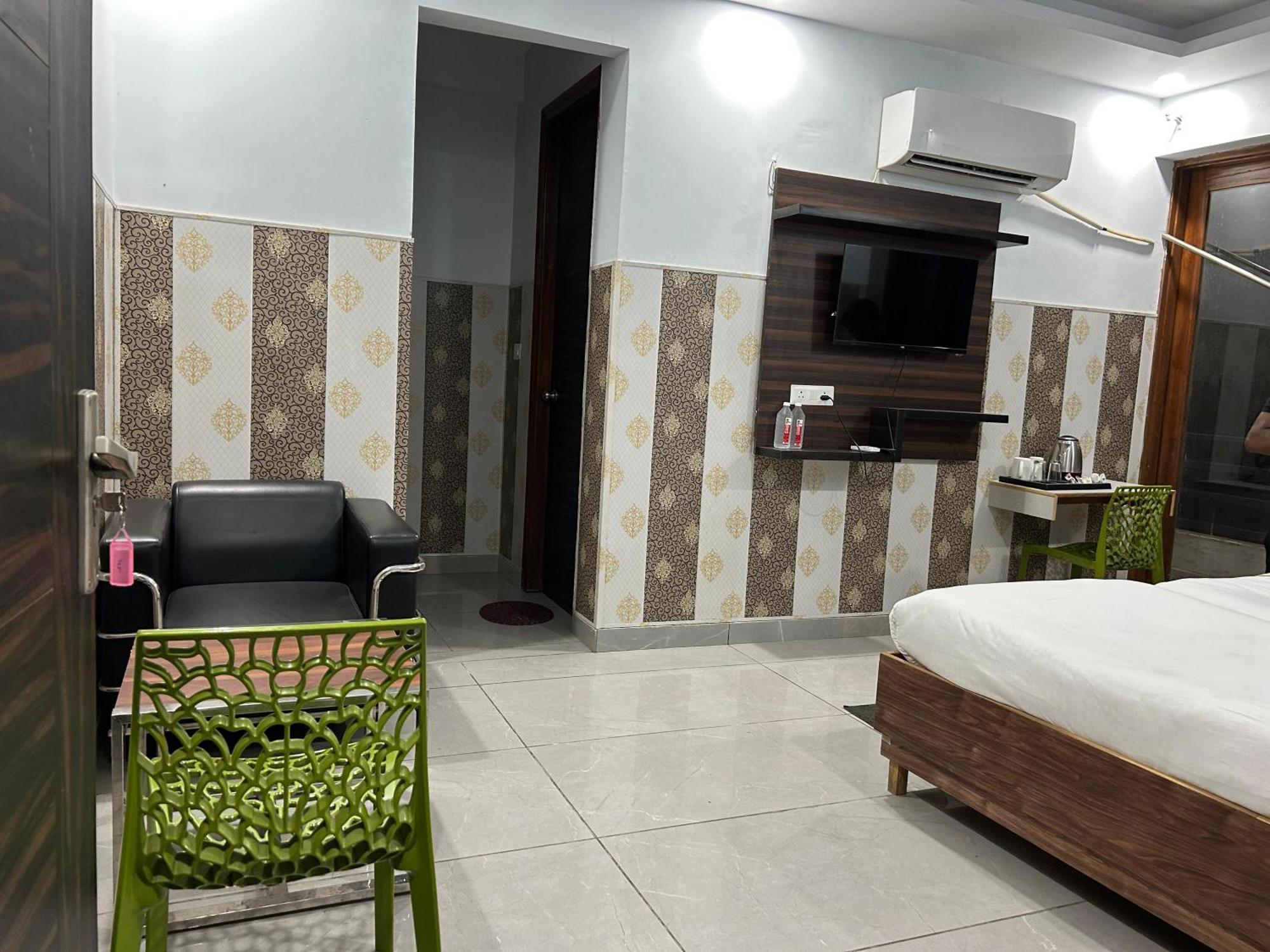 Hotel Tanvi Premium Residency Near Artemis Hospital, Gurugram à Gurgaon Extérieur photo