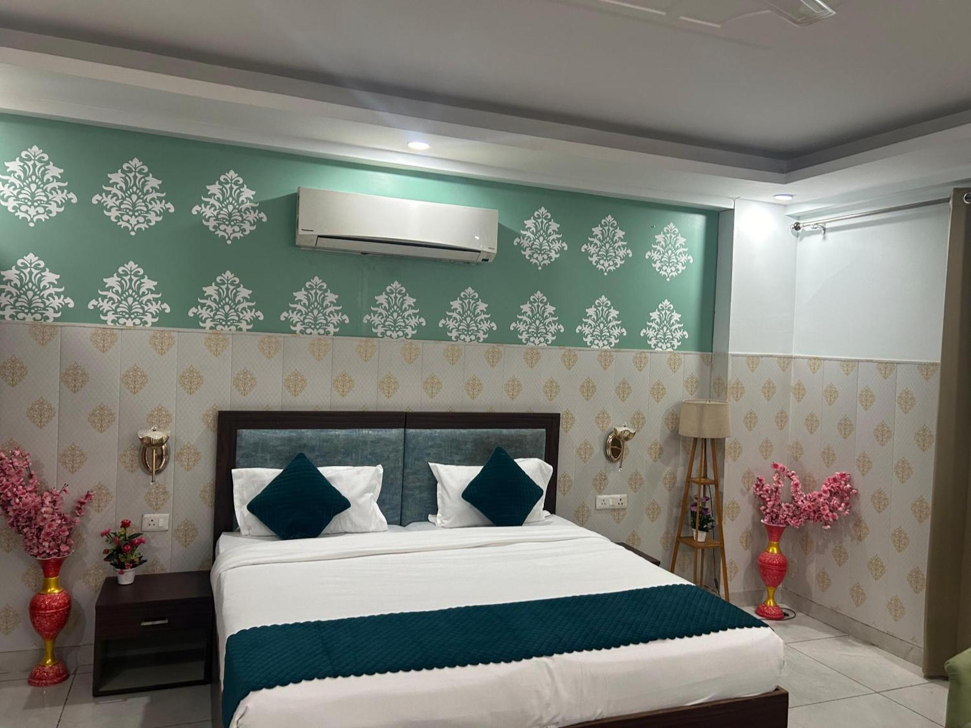 Hotel Tanvi Premium Residency Near Artemis Hospital, Gurugram à Gurgaon Extérieur photo