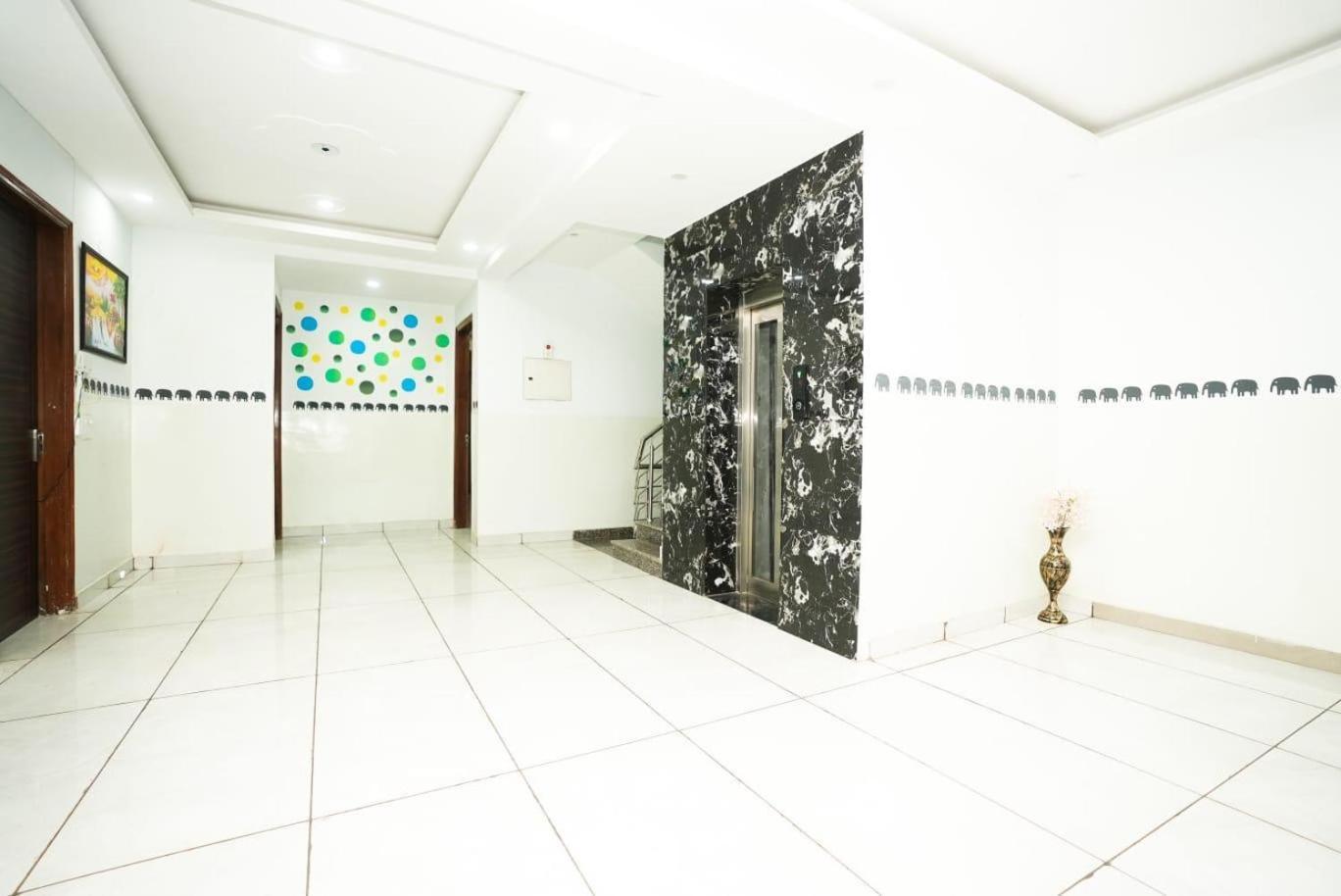 Hotel Tanvi Premium Residency Near Artemis Hospital, Gurugram à Gurgaon Extérieur photo