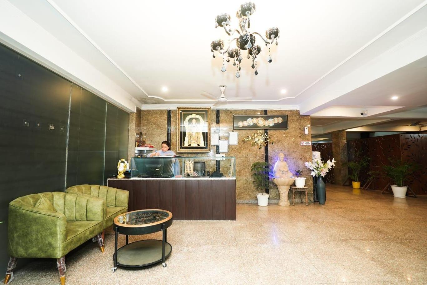 Hotel Tanvi Premium Residency Near Artemis Hospital, Gurugram à Gurgaon Extérieur photo