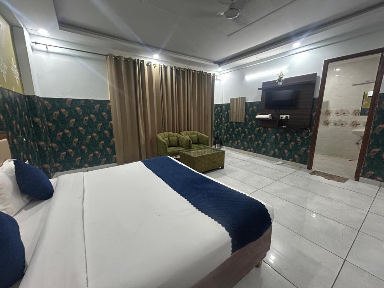 Hotel Tanvi Premium Residency Near Artemis Hospital, Gurugram à Gurgaon Extérieur photo