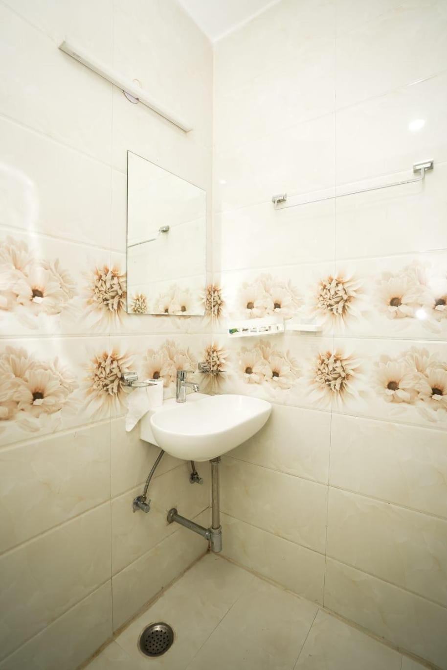 Hotel Tanvi Premium Residency Near Artemis Hospital, Gurugram à Gurgaon Extérieur photo