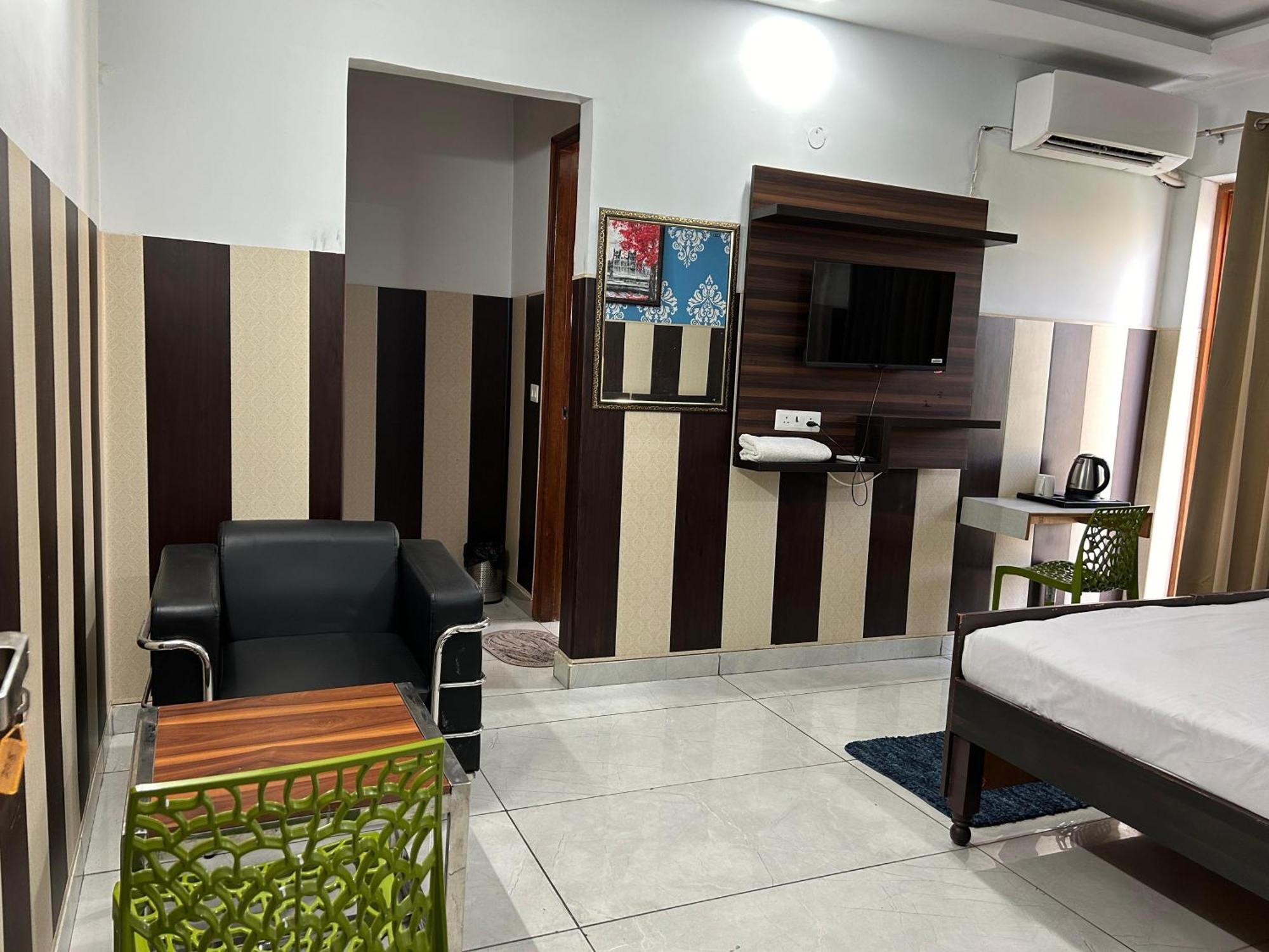 Hotel Tanvi Premium Residency Near Artemis Hospital, Gurugram à Gurgaon Extérieur photo