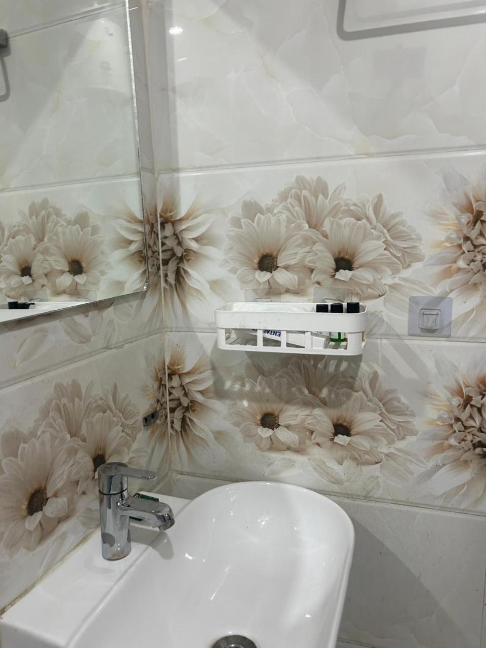 Hotel Tanvi Premium Residency Near Artemis Hospital, Gurugram à Gurgaon Extérieur photo