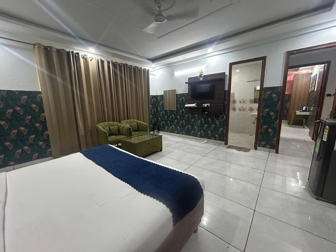 Hotel Tanvi Premium Residency Near Artemis Hospital, Gurugram à Gurgaon Extérieur photo