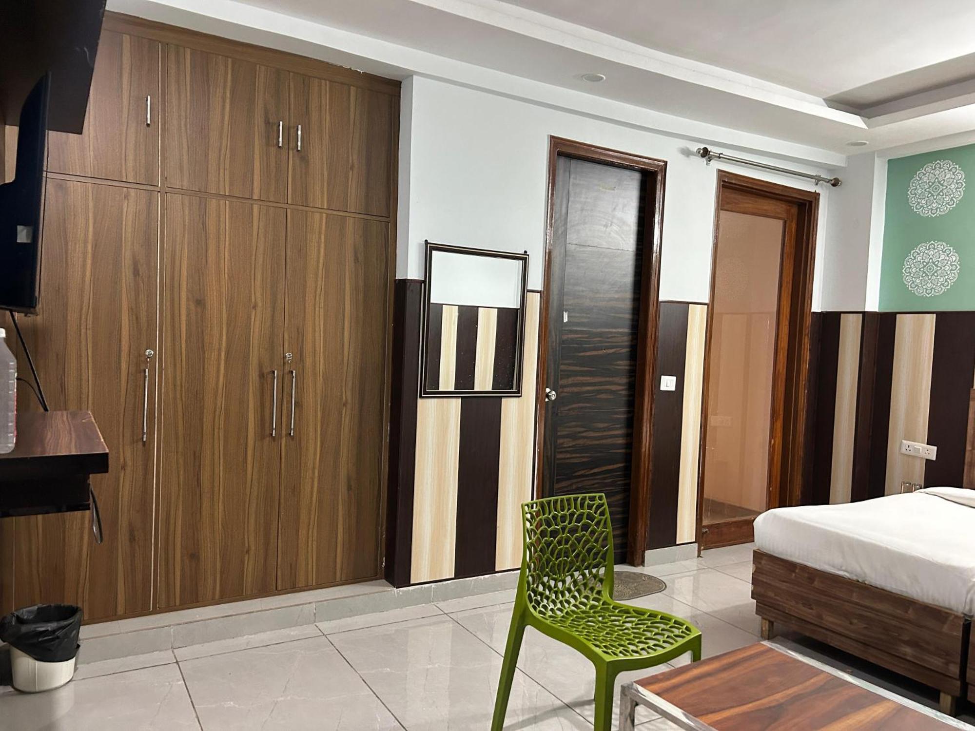 Hotel Tanvi Premium Residency Near Artemis Hospital, Gurugram à Gurgaon Extérieur photo