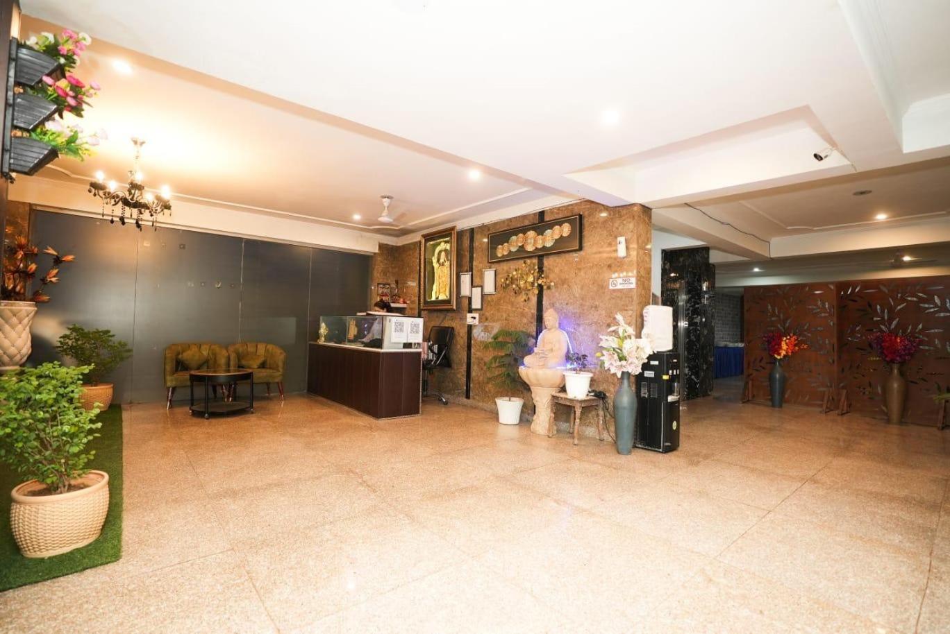 Hotel Tanvi Premium Residency Near Artemis Hospital, Gurugram à Gurgaon Extérieur photo