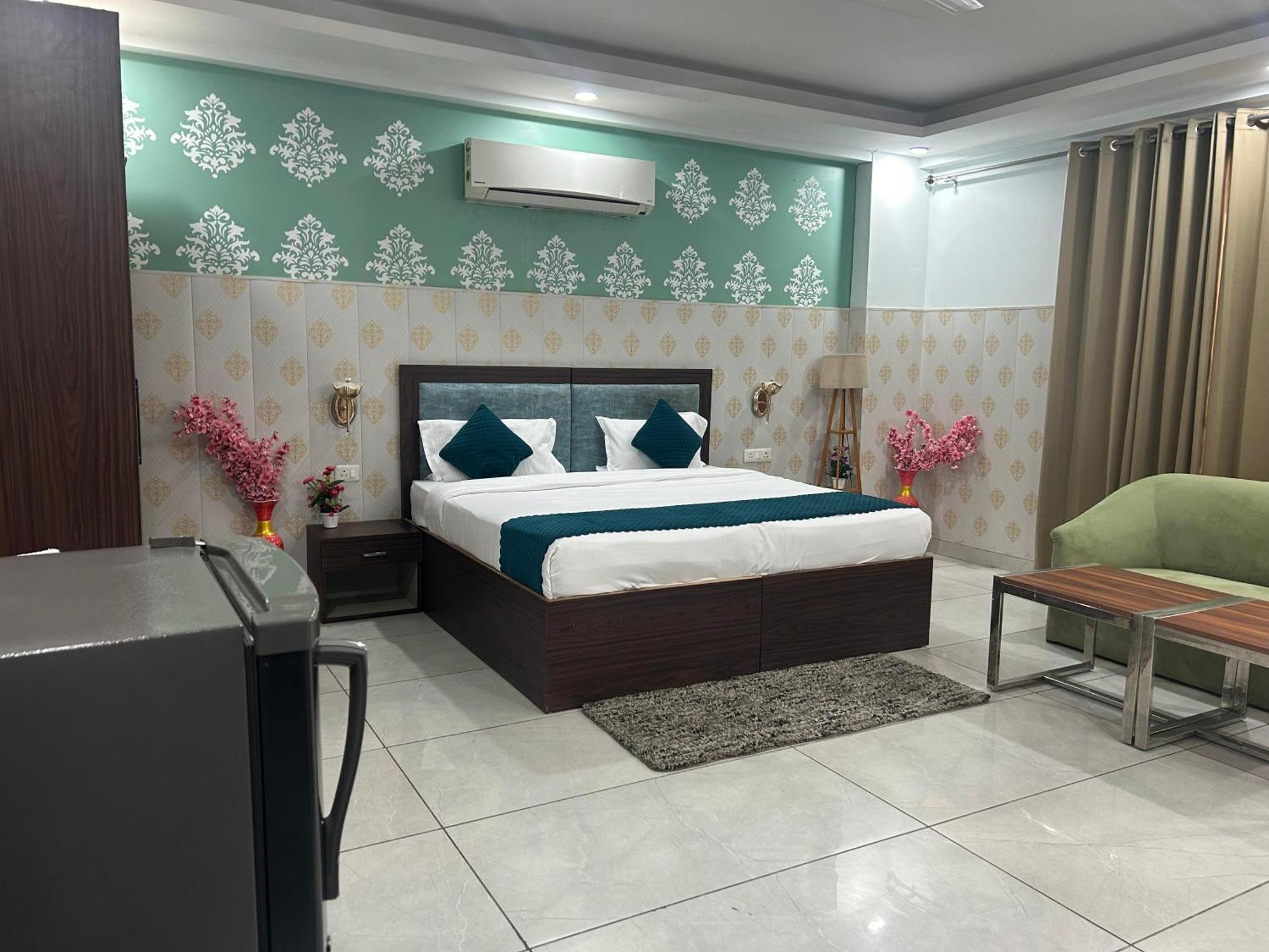 Hotel Tanvi Premium Residency Near Artemis Hospital, Gurugram à Gurgaon Extérieur photo