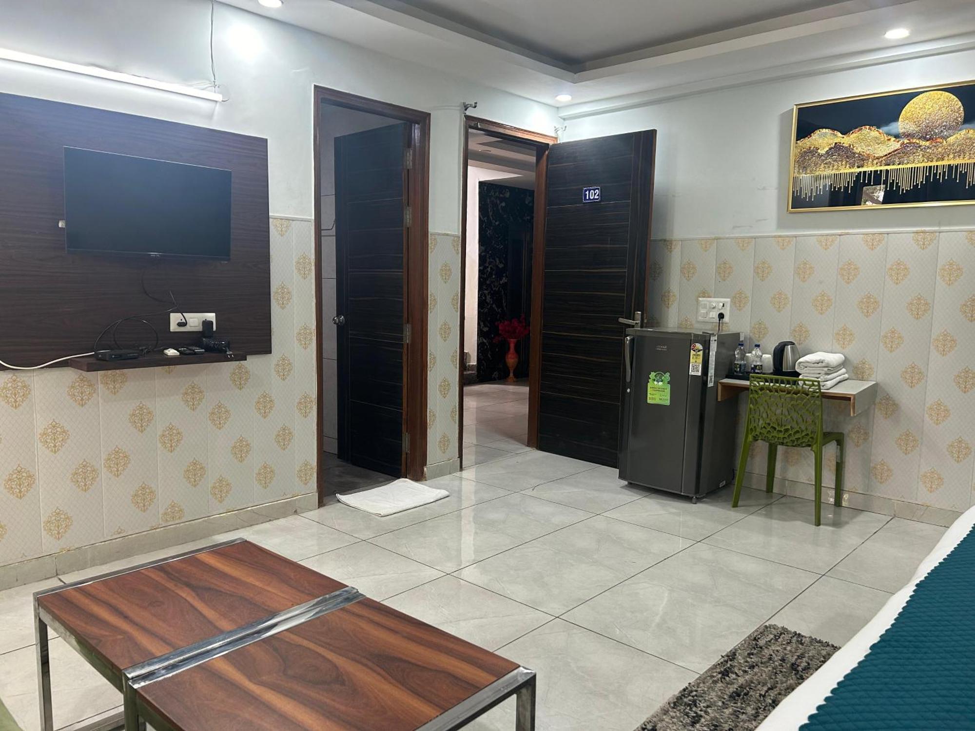 Hotel Tanvi Premium Residency Near Artemis Hospital, Gurugram à Gurgaon Extérieur photo