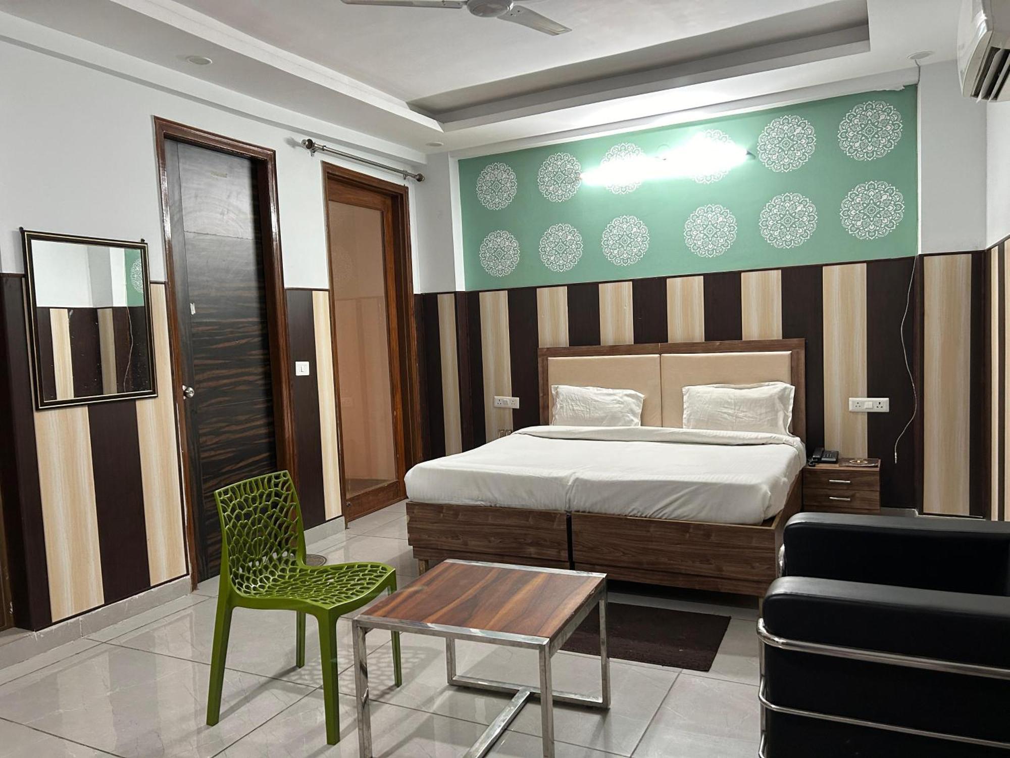 Hotel Tanvi Premium Residency Near Artemis Hospital, Gurugram à Gurgaon Extérieur photo